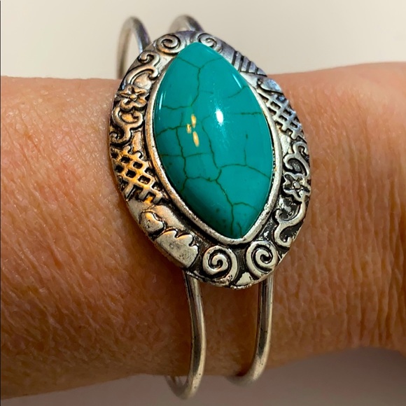Jewelry - Turquoise & Silver Southwestern Style Bracelet OS